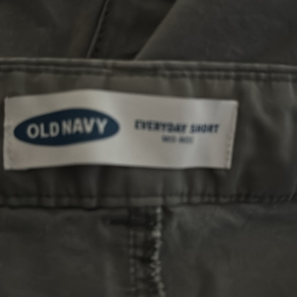 Woman’s Old Navy Shorts 18 Gray - Picture 3 of 3